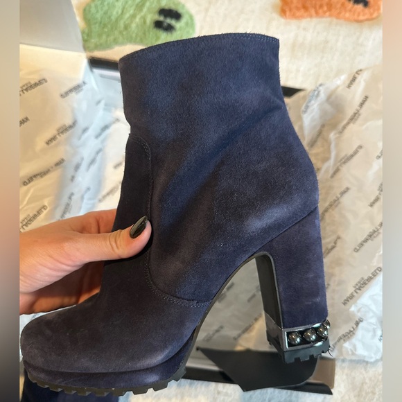 KARL LAGERFELD PARIS LENORE SUEDE BOOT SIZE 8 - Picture 5 of 11